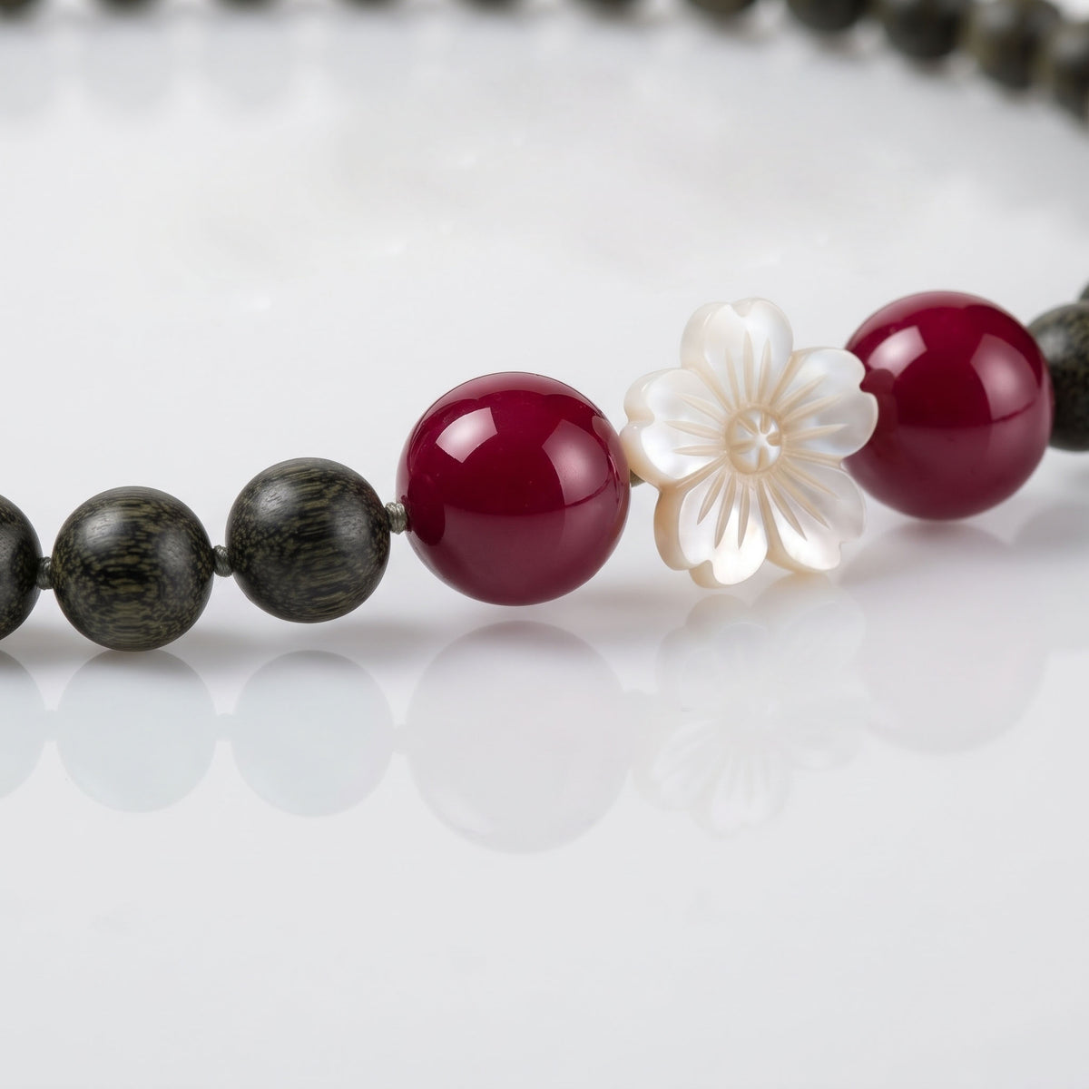 Warm Green-Ebony Grain & Vibrant Nanhong Crimson Accents
